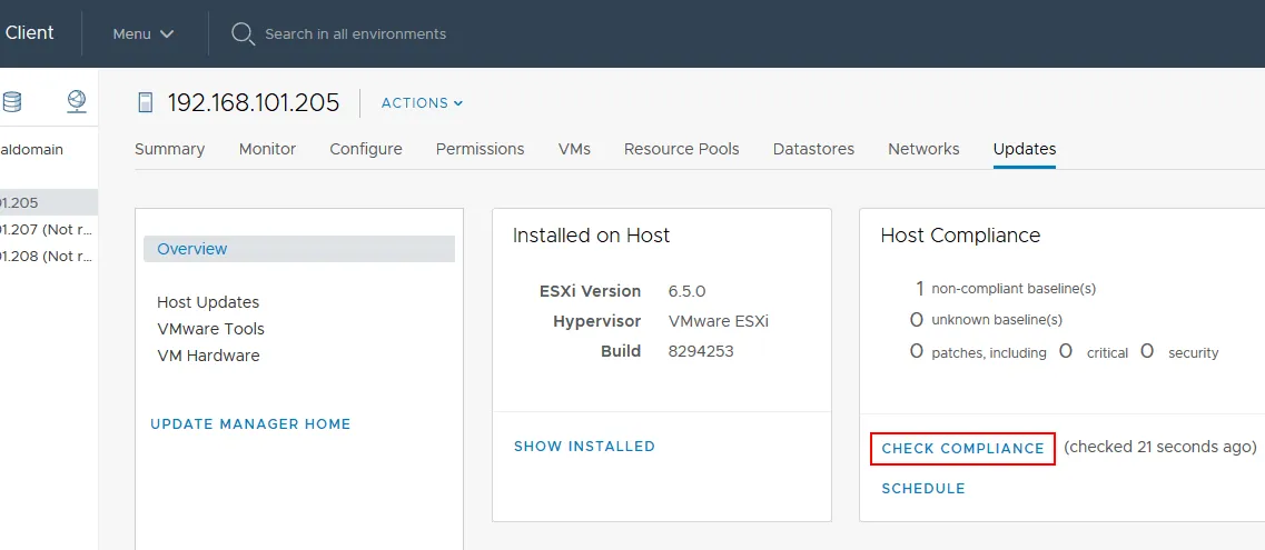 Checking compliance in VMware Update Manager before upgrading an ESXi host.